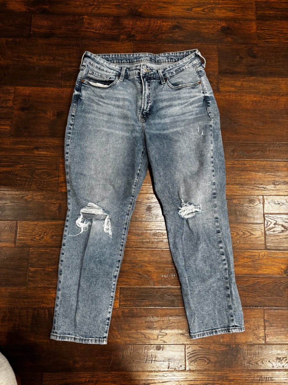 Old Navy Women's Distressed Light Blue Straight-Leg Jeans